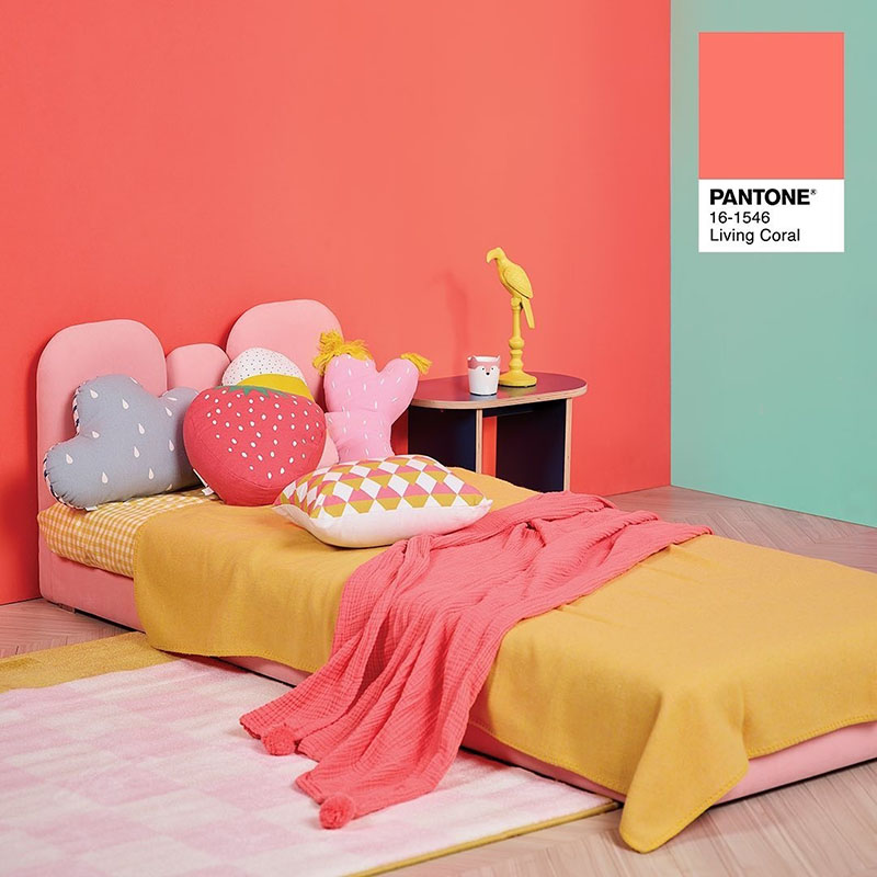 PANTONE 16-1546